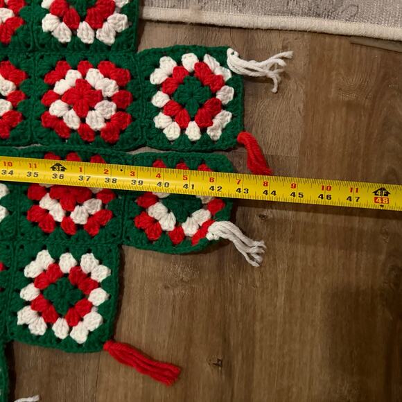 Vintage Granny Square Crochet Christmas Tree Skirt Red Green White Tassels 43" - Picture 2 of 4